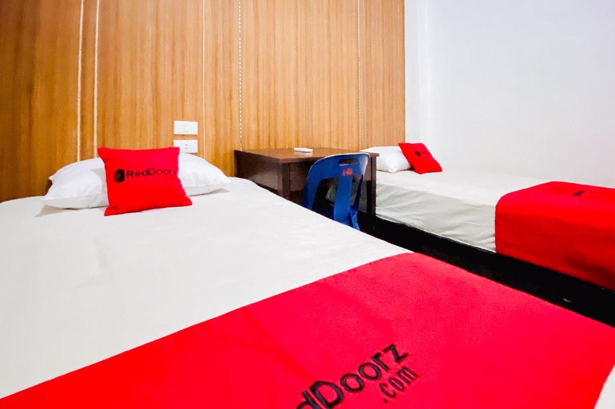 Reddoorz Syariah At Sipayung Homestay Stabat Exterior photo