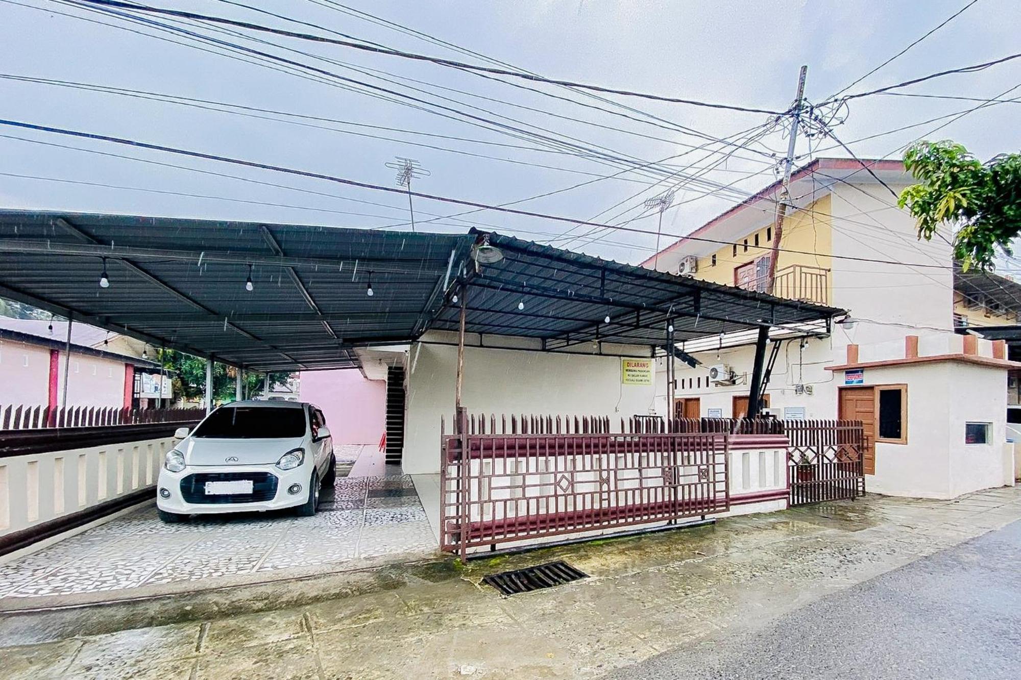 Reddoorz Syariah At Sipayung Homestay Stabat Exterior photo
