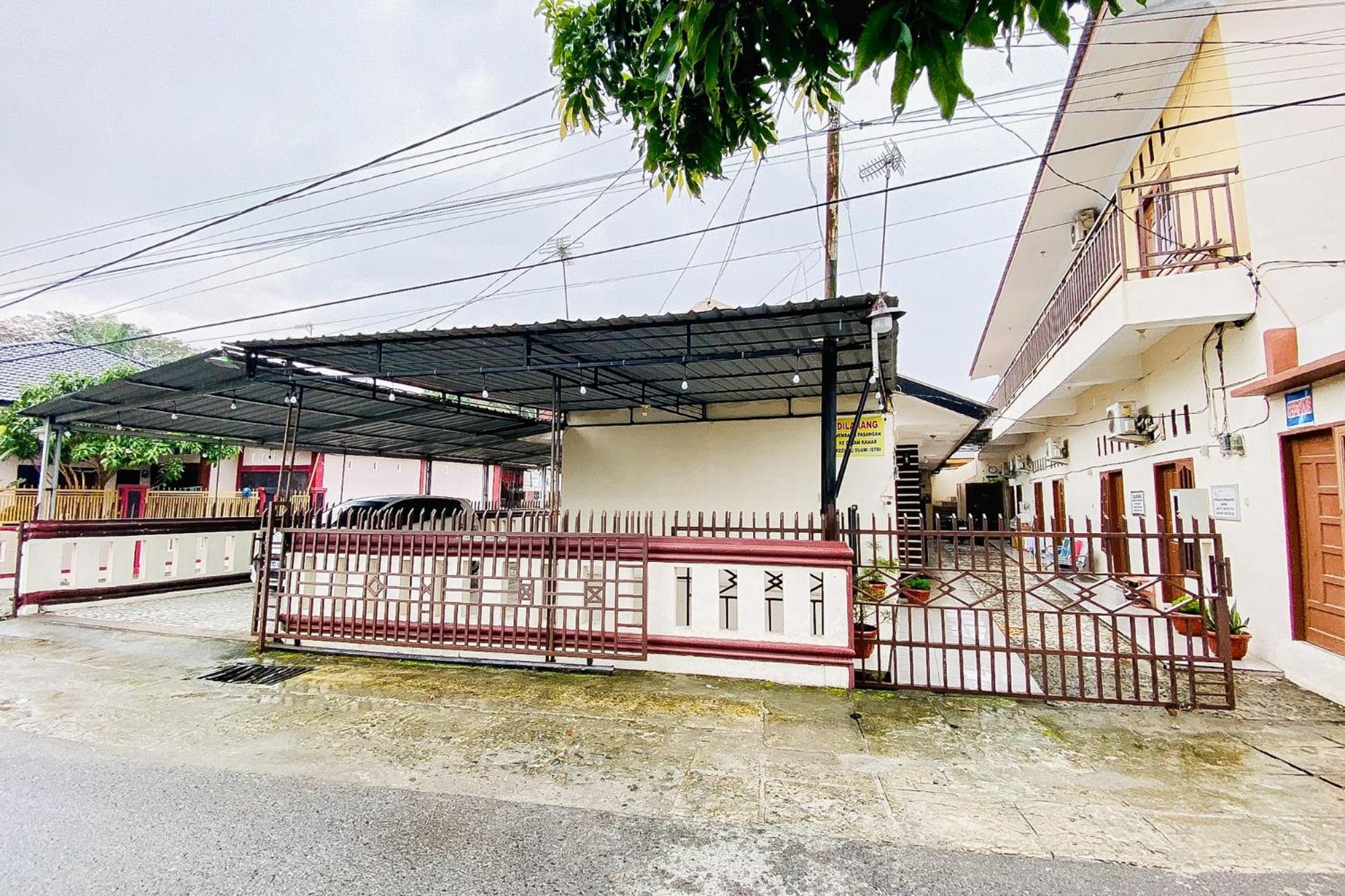 Reddoorz Syariah At Sipayung Homestay Stabat Exterior photo